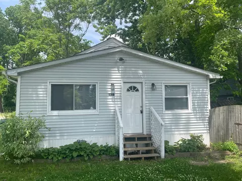 8438 Arlis St, Commerce, MI 48382