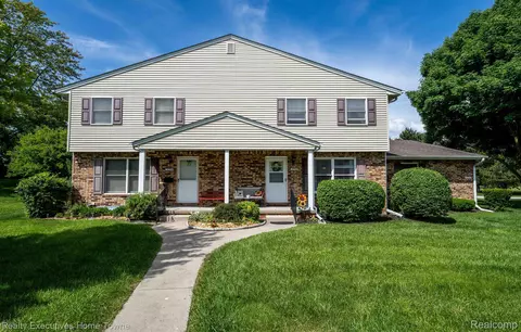 3752 Ramblewood Dr, Port Huron, MI 48060