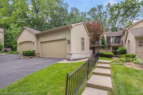 1136 Hillpointe Cir, Bloomfield Hills, MI 48304