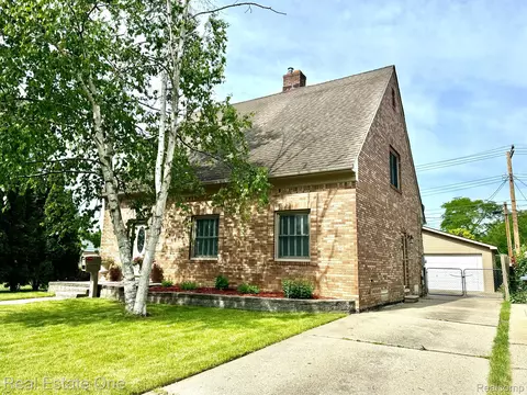 429 N Bywood Ave, Clawson, MI 48017