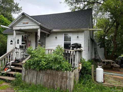 2786 Barth Rd, Kimball, MI 48074