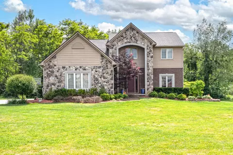 7163 Ingomar Ln, Springfield, MI 48348