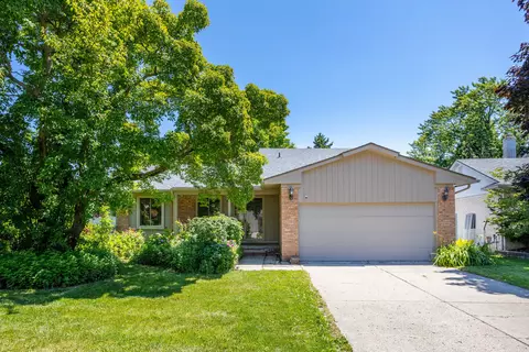1812 Crestline Dr, Troy, MI 48083