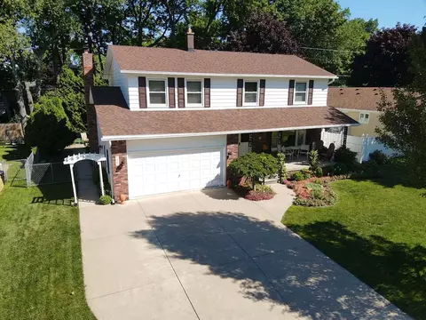 1807 S Woodland Dr, Port Huron, MI 48060