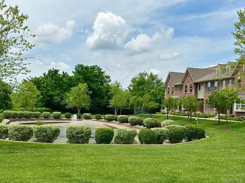 13121 Woodridge Cir, Plymouth, MI 48170