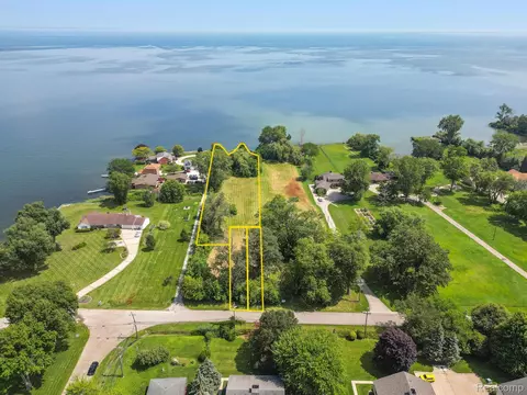 35160 Jefferson Ave, Harrison, MI 48045