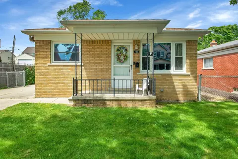 160 Sullivan St, Wyandotte, MI 48192