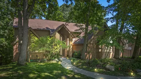 2279 Shore Hill Dr, West Bloomfield, MI 48323