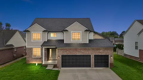 21056 Oak Ridge Dr, Clinton Township, MI 48036
