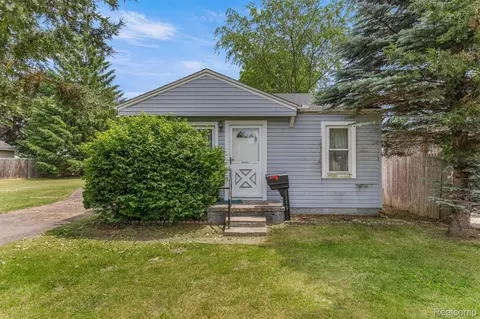 6349 Hazel St, Taylor, MI 48180