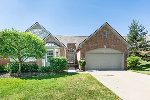 3664 Lexington Dr, Auburn Hills, MI 48326
