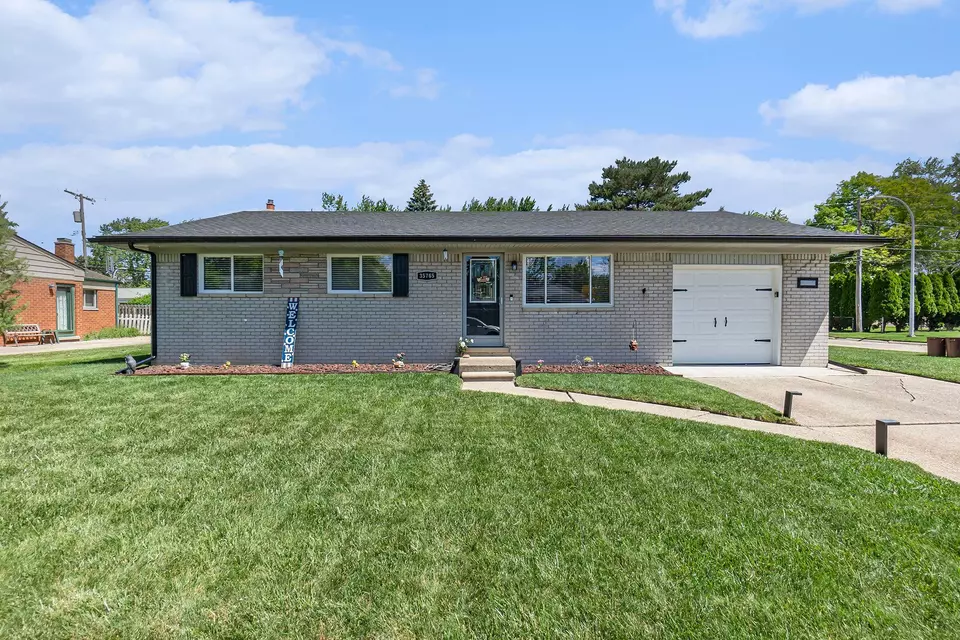  35765 Margate Crt Ct, Clinton Township, MI 48035 photo 1