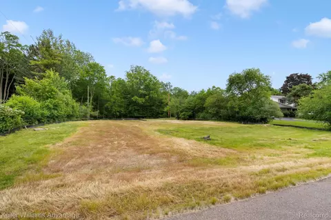 6861 E Nashway Dr, West Bloomfield, MI 48322