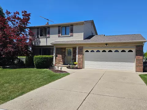 2919 Fox Hill Dr, Sterling Heights, MI 48310