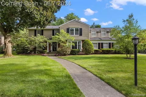 3355 Bradway Blvd, Bloomfield Hills, MI 48301