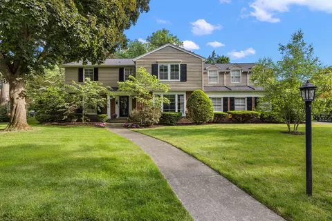 3355 Bradway Blvd, Bloomfield Township, MI 48301