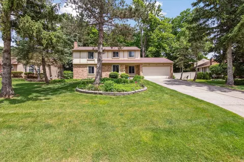 38140 Lancaster Dr, Farmington Hills, MI 48331
