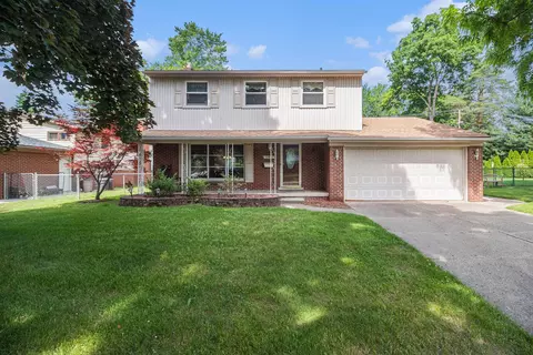 32483 Allen Crt Ct, Livonia, MI 48154