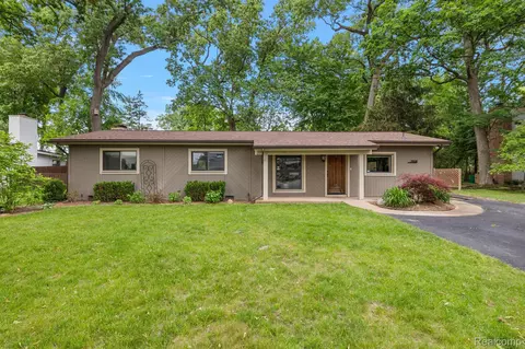 7108 Locklin, West Bloomfield, MI 48324