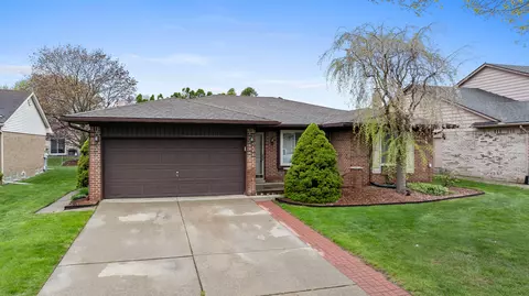42929 Freeport Dr, Sterling Heights, MI 48313