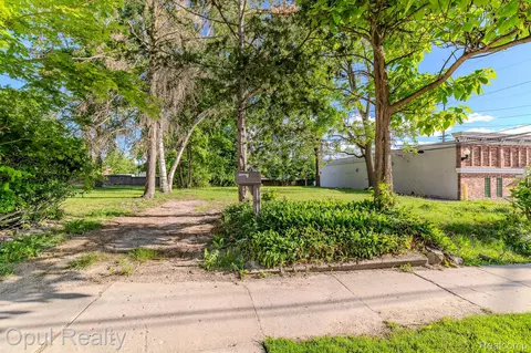 110 Detroit St, South Lyon, MI 48178