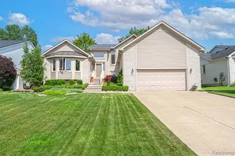 39134 Rivercrest Ave, Harrison Township, MI 48045