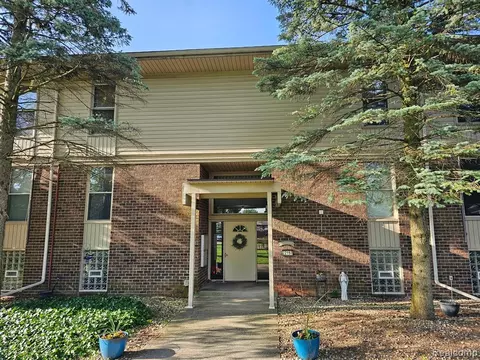 22157 Kinyon St #71, Taylor, MI 48180
