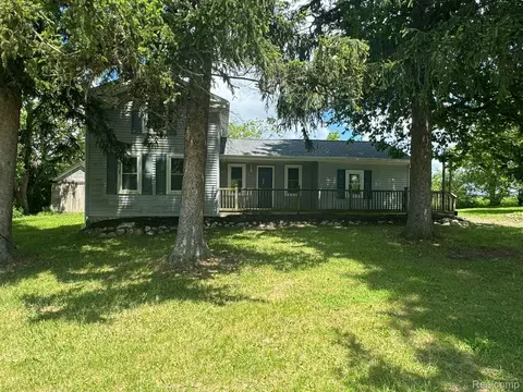 6523 E Holly Rd, Holly, MI 48442