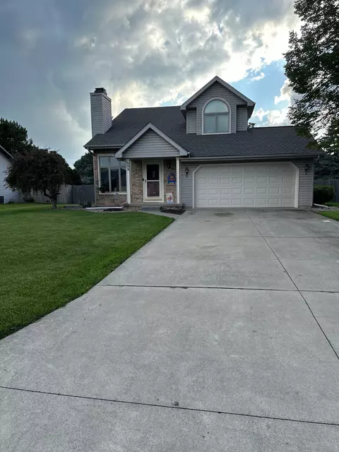 599 Plantation Dr, Saginaw, MI 48638