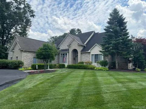 9790 Nature Valley Dr, Brighton, MI 48114
