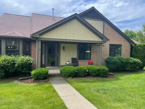 286 Meadow Bridge Dr, Rochester Hills, MI 48307