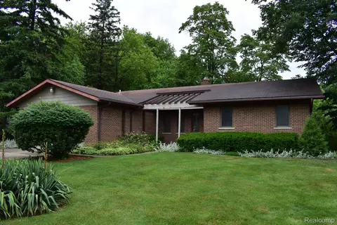 27420 Sunnydale St, Livonia, MI 48154