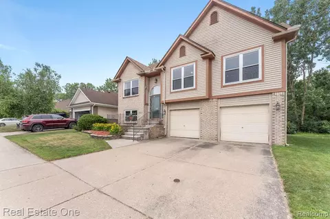 24753 Jason Dr, Flat Rock, MI 48134