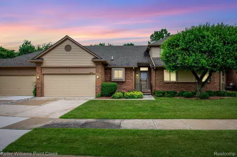 46676 Country Ln, Macomb, MI 48044