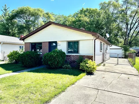 5648 N Crown St, Westland, MI 48185