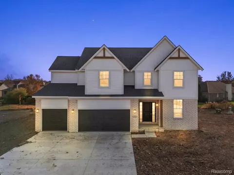 28338 Nadia Ln, Chesterfield, MI 48047