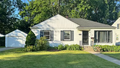 1579 Hampton Rd, Mount Clemens, MI 48043