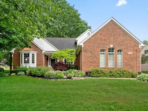 55812 Parkview Dr, Shelby Township, MI 48316
