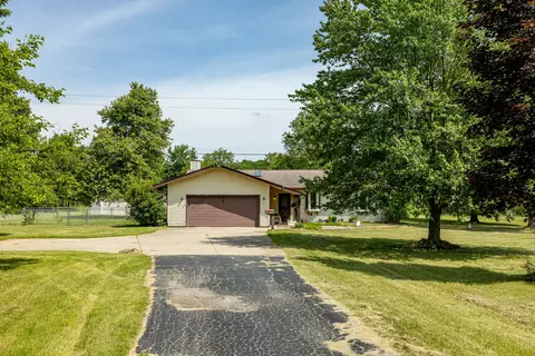 9050 Dexter Chelsea Rd, Lima, MI 48130