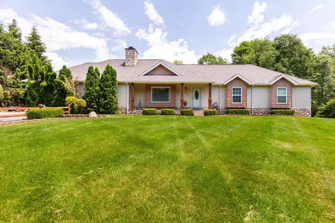 3640 Mckeachie Rd, White Lake, MI 48383