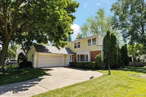 1788 Flemington Dr, Troy, MI 48098