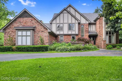 165 W Hickory Grove Rd, Bloomfield Hills, MI 48304