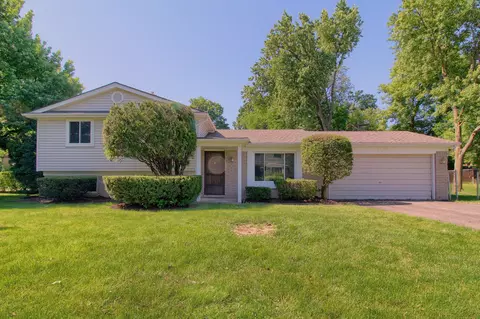 6992 Leslee Crest Dr, West Bloomfield, MI 48322