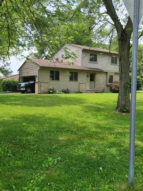 29037 Saint Martins St, Livonia, MI 48152