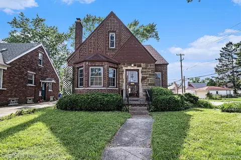 19211 Freeland St, Detroit, MI 48235