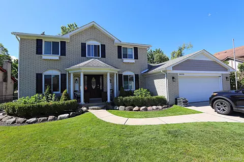 38235 Mallory Dr, Livonia, MI 48154