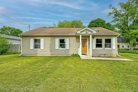 316 Elm St, Laingsburg, MI 48848