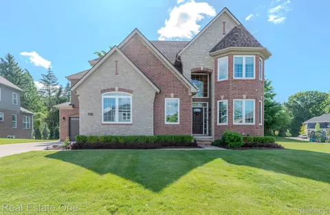 43817 Ellesmere Cir, Novi, MI 48377