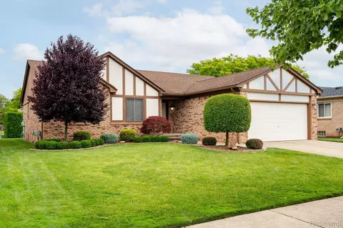 15819 Chelmsford St, Clinton Township, MI 48038