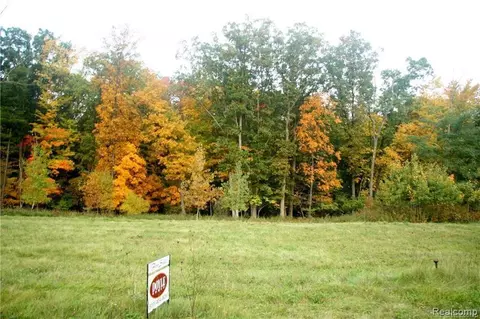 66 Donegal Ct, Tyrone, MI 48430